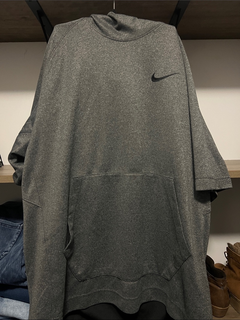 Nike Men's Dark Gray Crewneck Short-Sleeve Sweatshirt